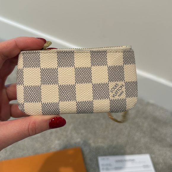 Authentic Louis Vuitton Damier Azure key pouch - Picture 5 of 11